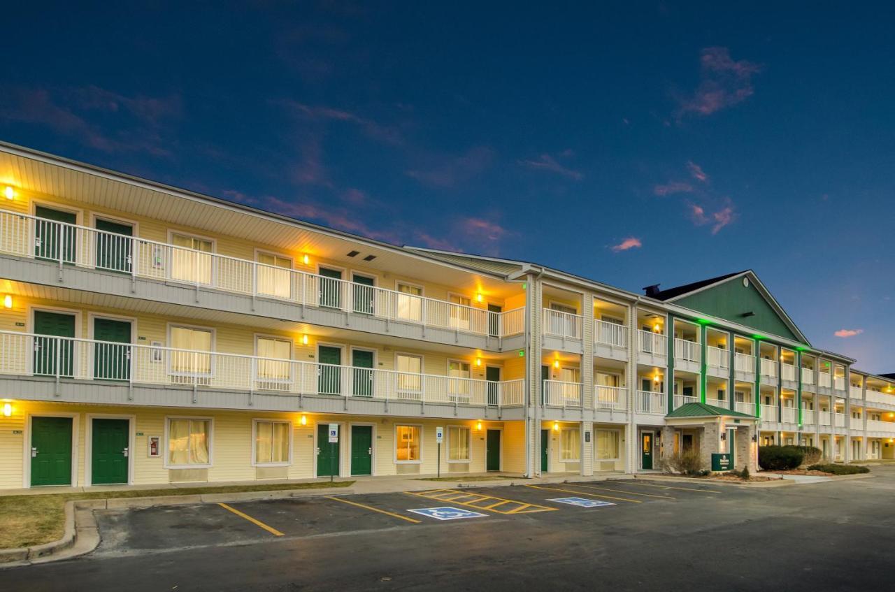 Hometowne Studios By Red Roof Denver - Glendale/ Cherry Creek Extérieur photo