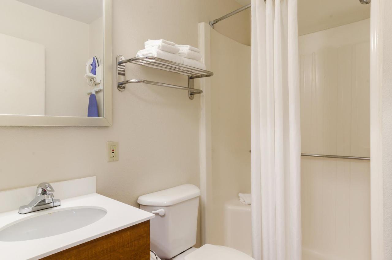Hometowne Studios By Red Roof Denver - Glendale/ Cherry Creek Extérieur photo