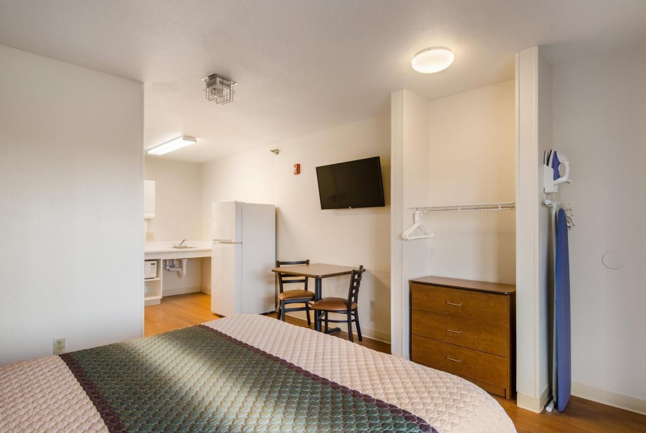 Hometowne Studios By Red Roof Denver - Glendale/ Cherry Creek Extérieur photo