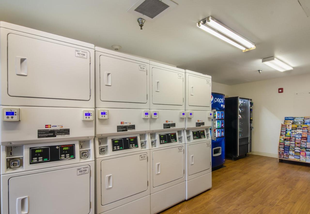 Hometowne Studios By Red Roof Denver - Glendale/ Cherry Creek Extérieur photo