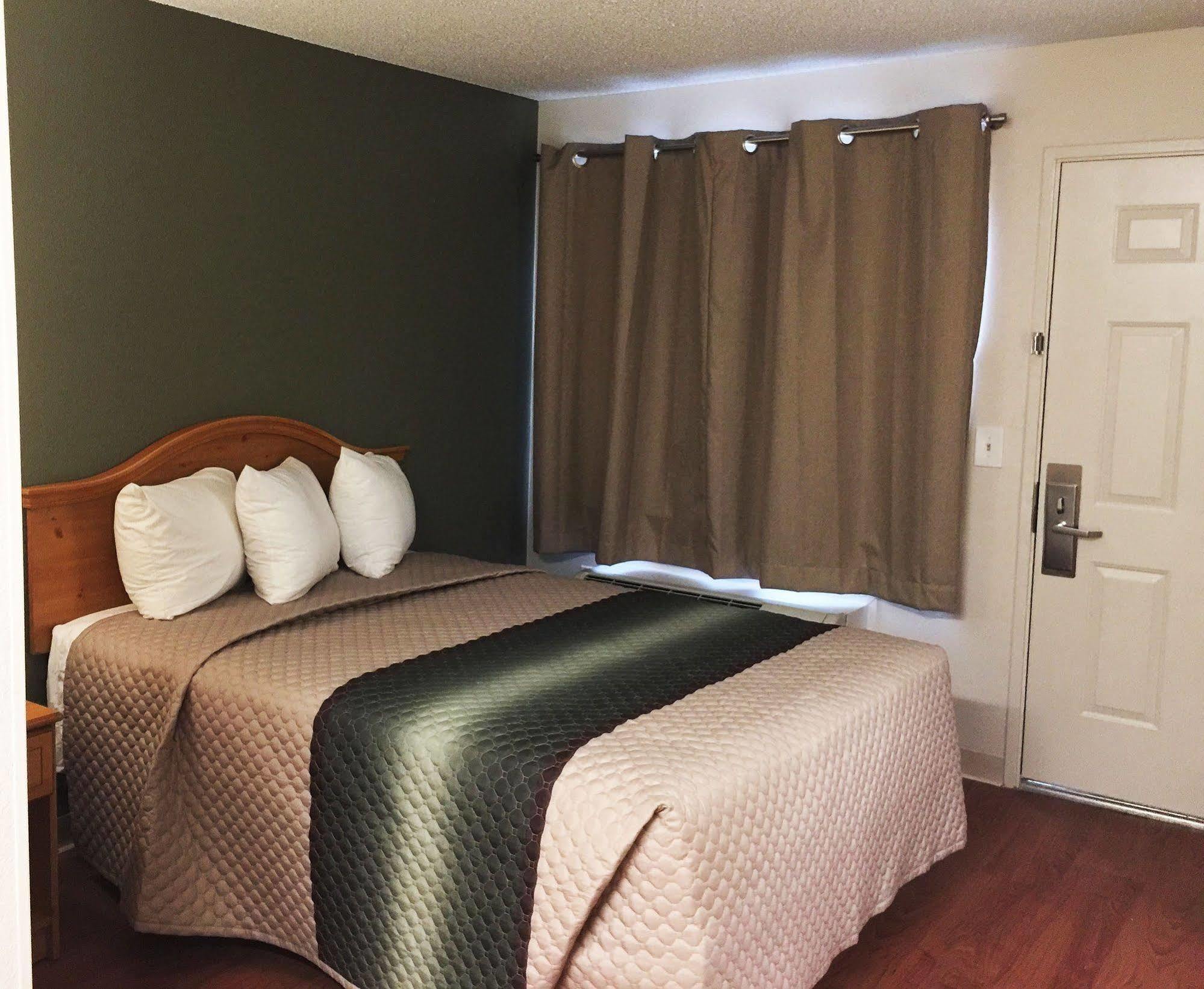 Hometowne Studios By Red Roof Denver - Glendale/ Cherry Creek Extérieur photo