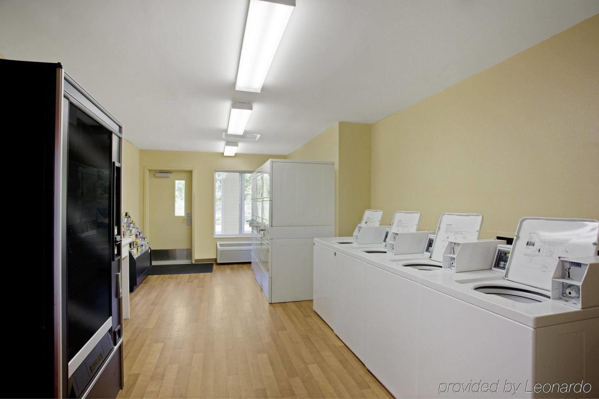 Hometowne Studios By Red Roof Denver - Glendale/ Cherry Creek Extérieur photo