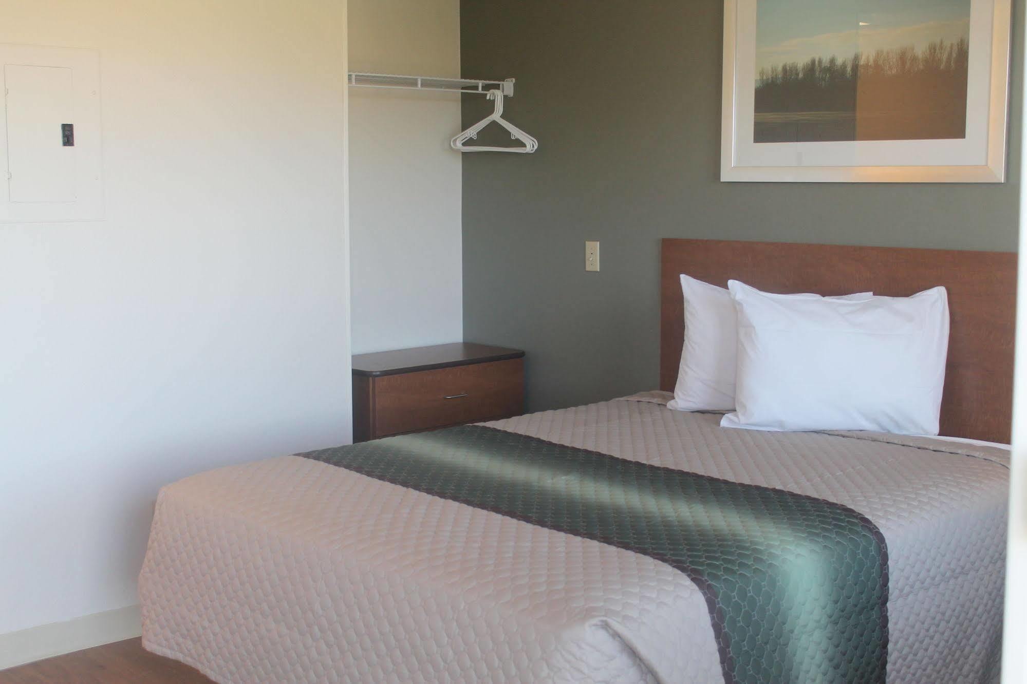 Hometowne Studios By Red Roof Denver - Glendale/ Cherry Creek Extérieur photo